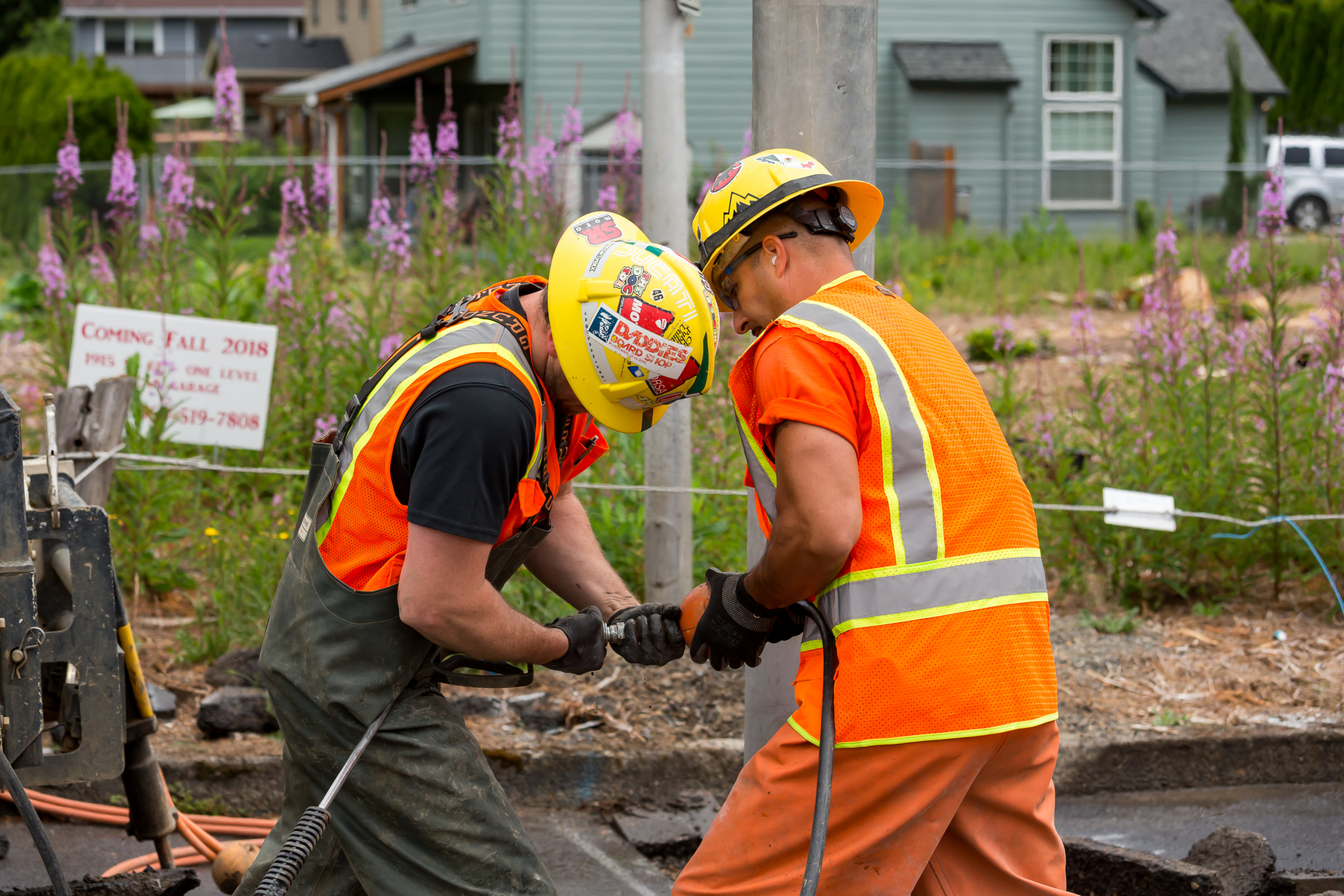 Clark Public Utilities Water Service Technicians At Work